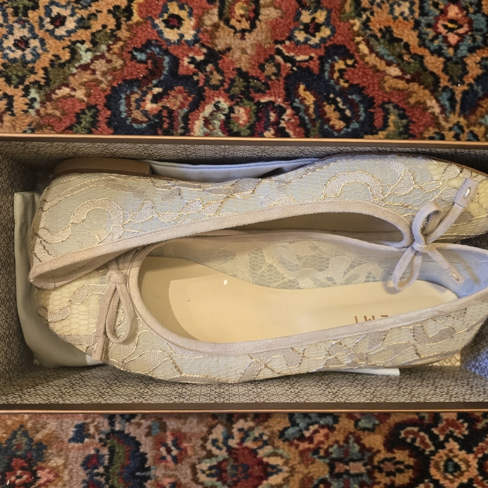 Chic Cream Lace Flats